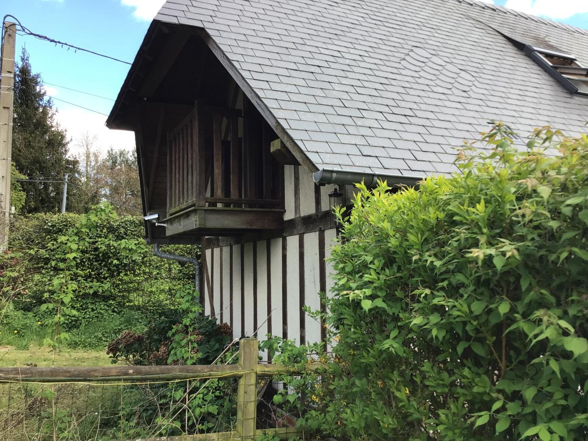 Gite Des Tournesols Ecaquelon Exterior photo